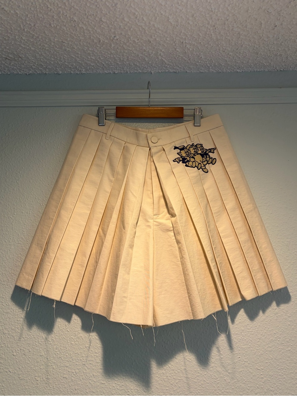 Gucci x Disney pleated culotte shorts , featuring Three Little pigs